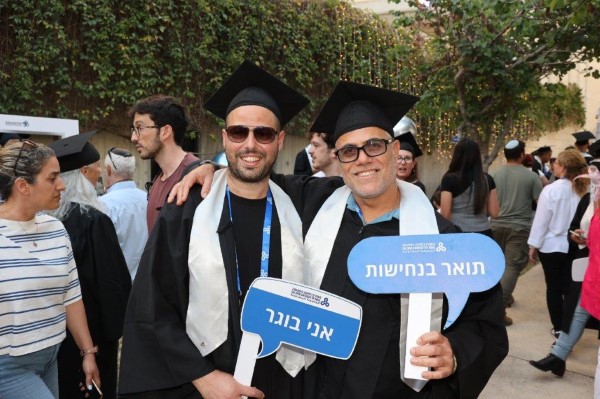 9 מתוך 393